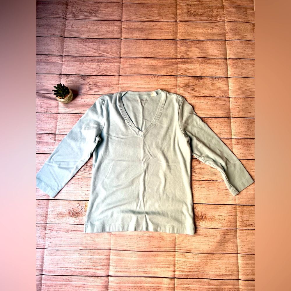 BY CHICO’S light blue V neck. Size S